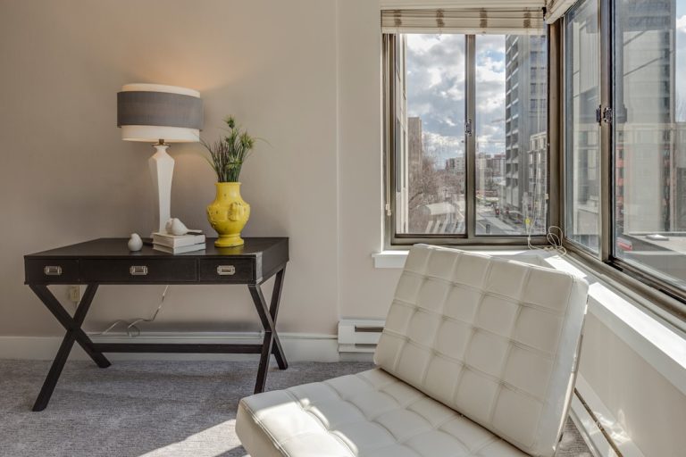 Occupied Home Staging: Transforming Lived-In Spaces into Show-Stopping Homes